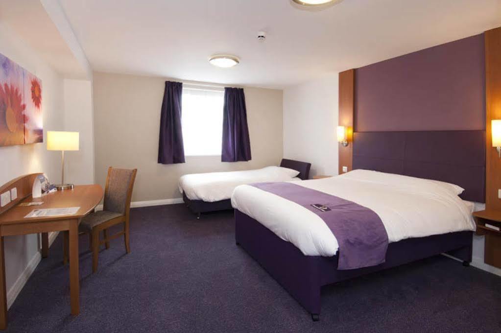 Premier Inn London ดาเกนแนม ภายนอก รูปภาพ