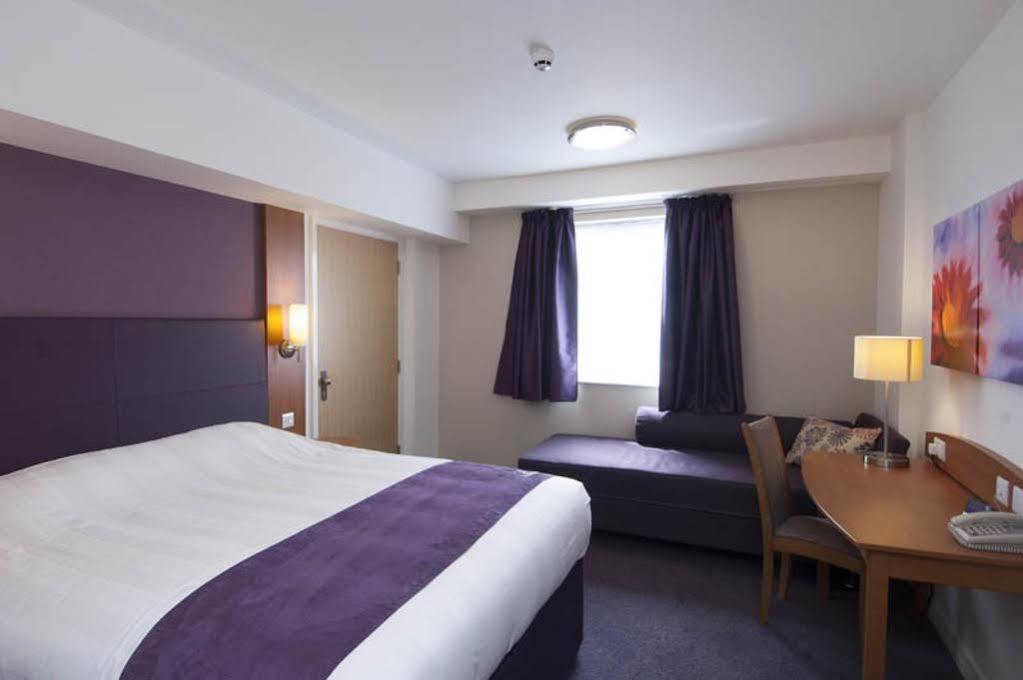 Premier Inn London ดาเกนแนม ภายนอก รูปภาพ