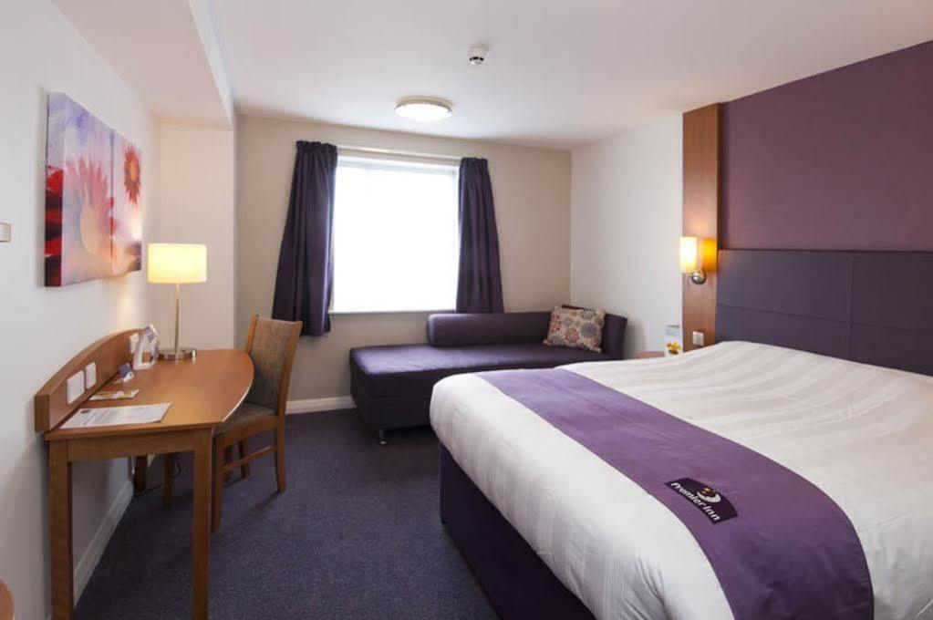 Premier Inn London ดาเกนแนม ภายนอก รูปภาพ