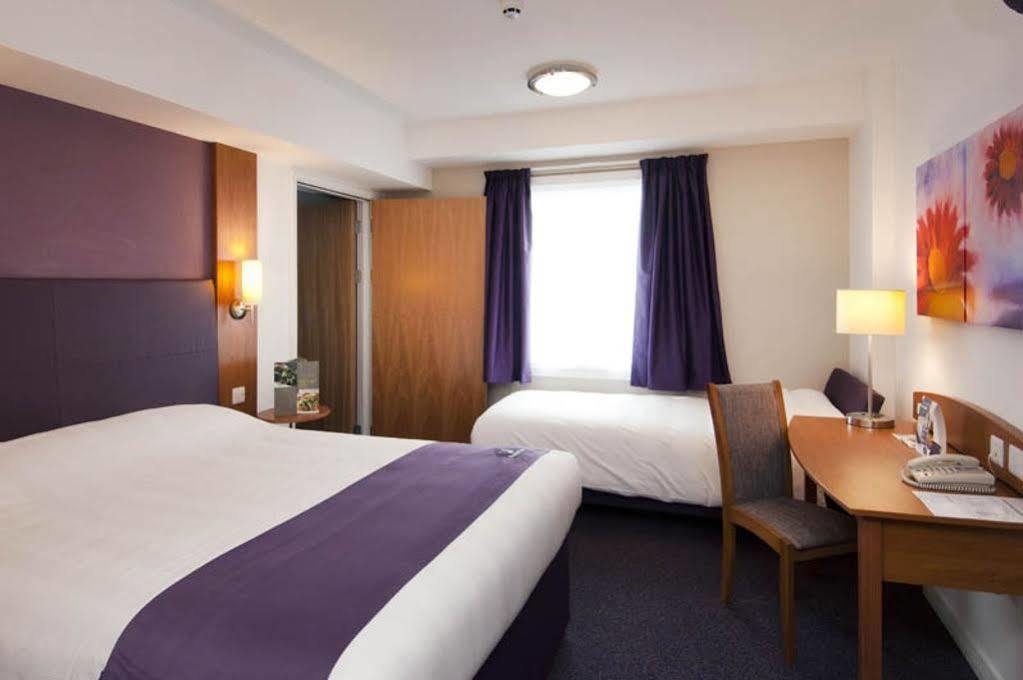 Premier Inn London ดาเกนแนม ภายนอก รูปภาพ