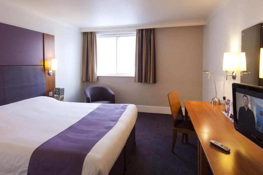 Premier Inn London ดาเกนแนม ภายนอก รูปภาพ