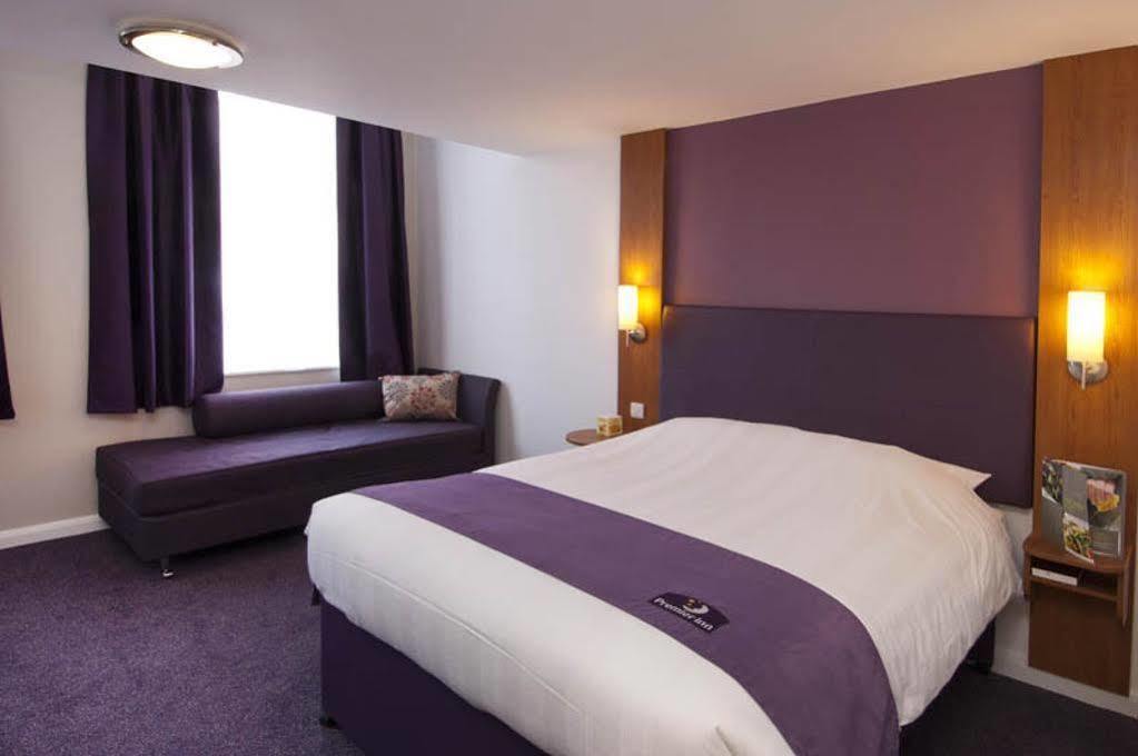 Premier Inn London ดาเกนแนม ภายนอก รูปภาพ